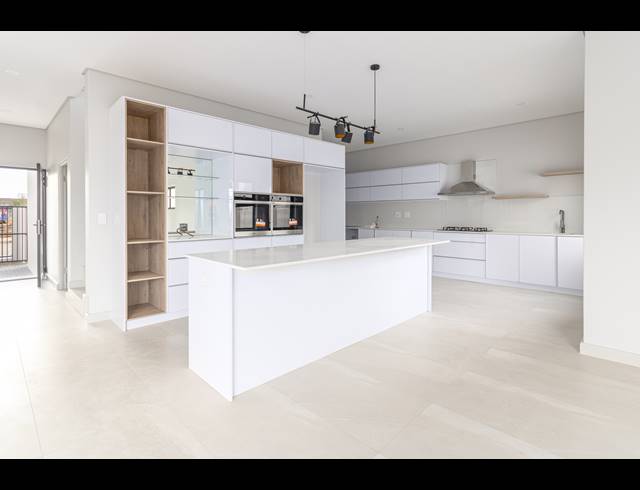 4 BEDROOM FREEHOLD FOR SALE IN SANDOWN